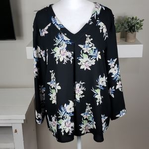 41 Hawthorn V-neck Floral Top